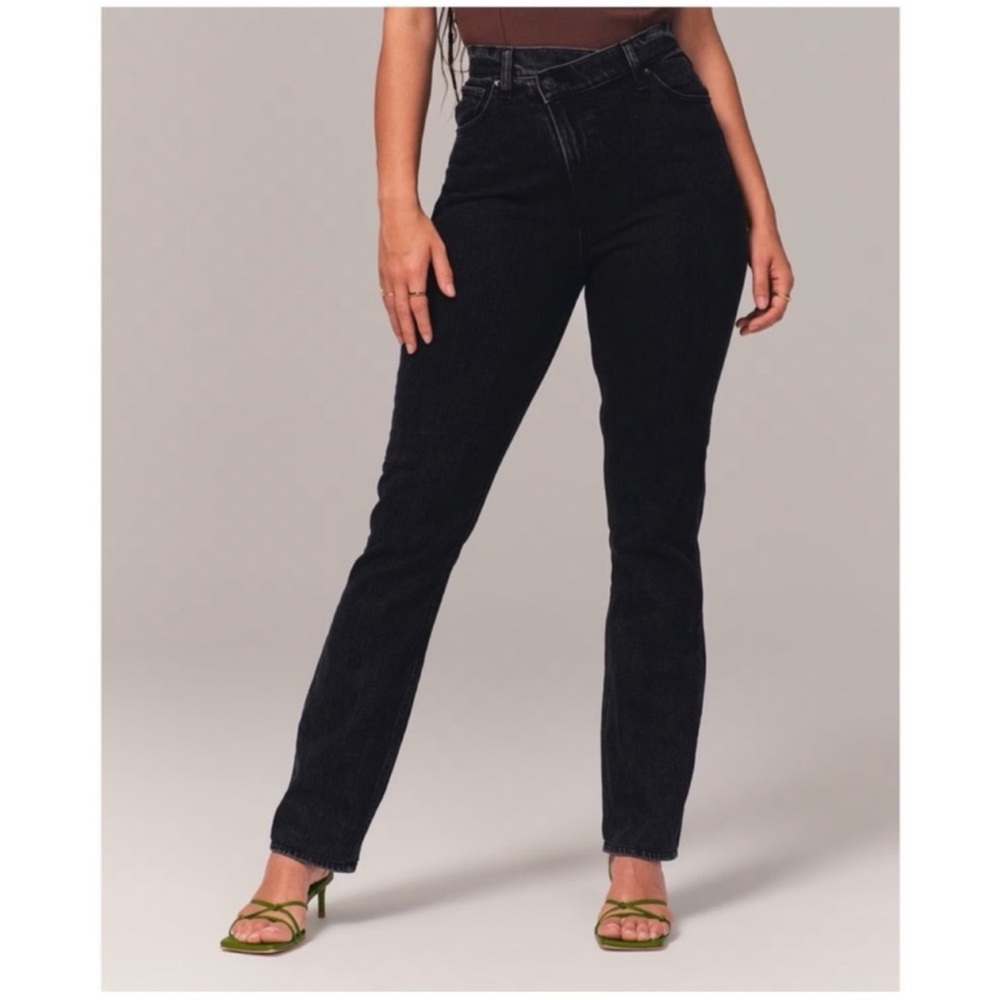 Abercrombie & Fitch The ‘90’s Slim Straight Ultra High Rise Jeans Size 26/2XS